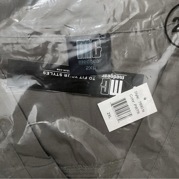 Medgear Unisex Scrub Set Top and Pants in Pewter Gray Size 2XL New With Tags - Picture 3 of 6